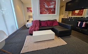 Luxury 2 Bedroom Suite Near Adelaide With A Car Park